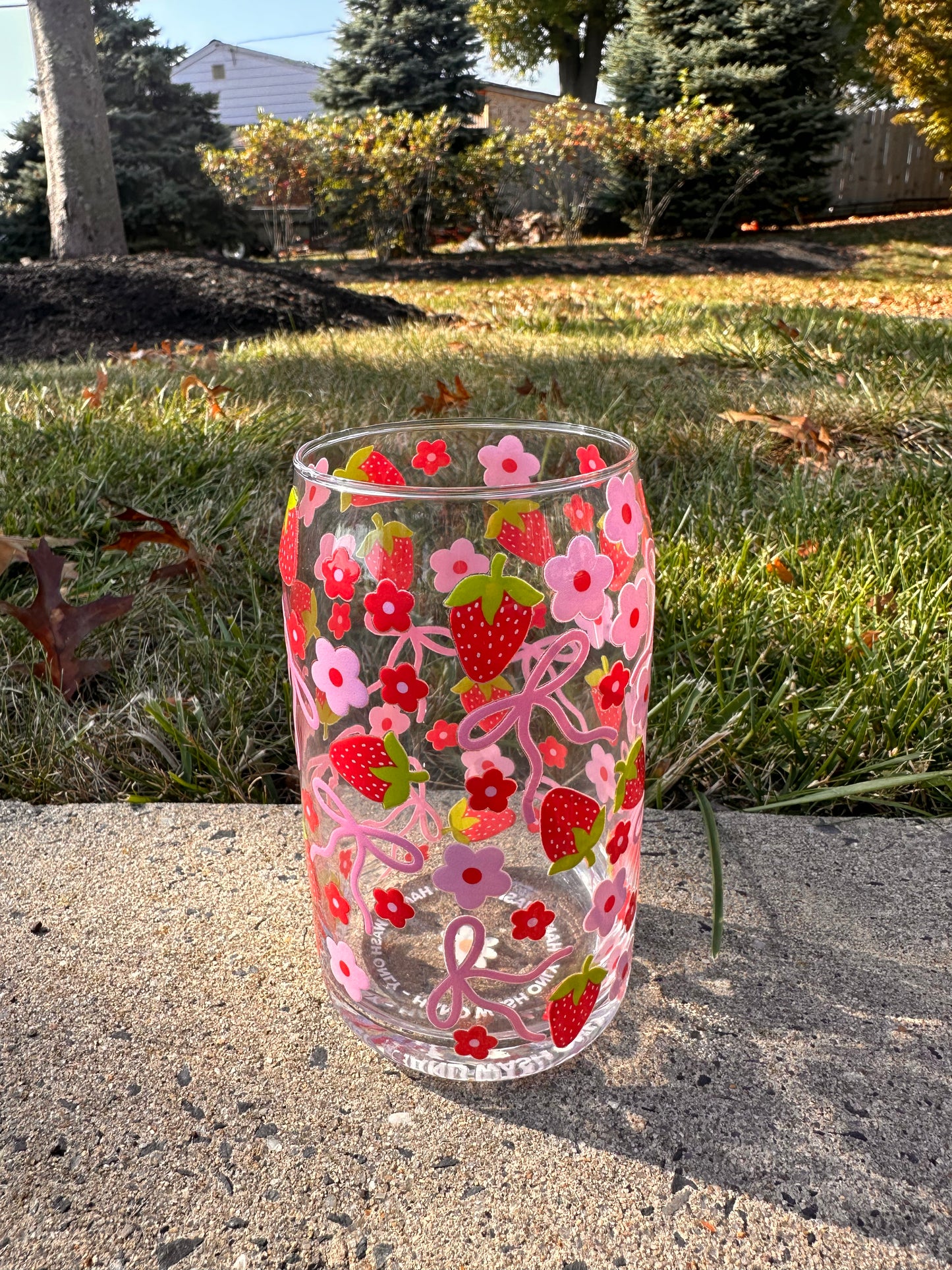 Pink Bow Strawberry 16 oz cup